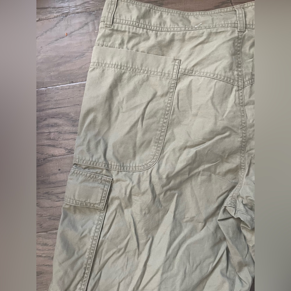 Patagonia Men's Organic Cotton Olive Cargo Shorts - Picture 10 of 10